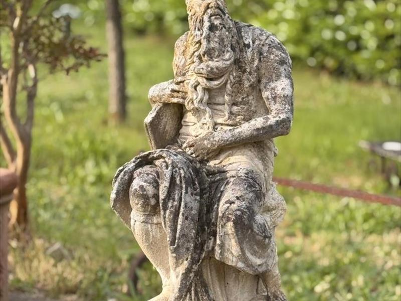 Camini, Fontane e Pietre antiche