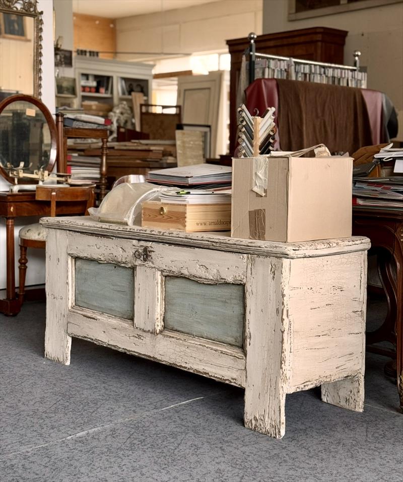 Cassapanca laccata, Umbria, epoca '700