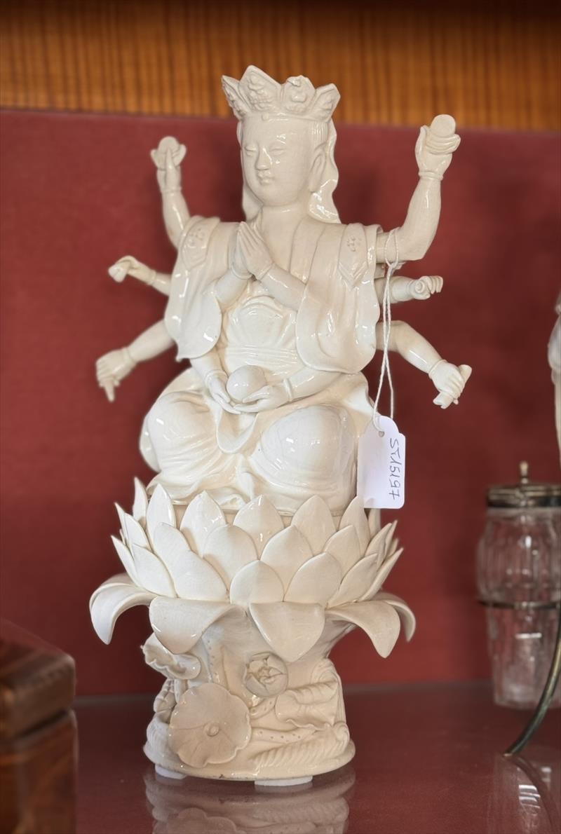 Guanyin di Luce Bianca, presenza di calma antica