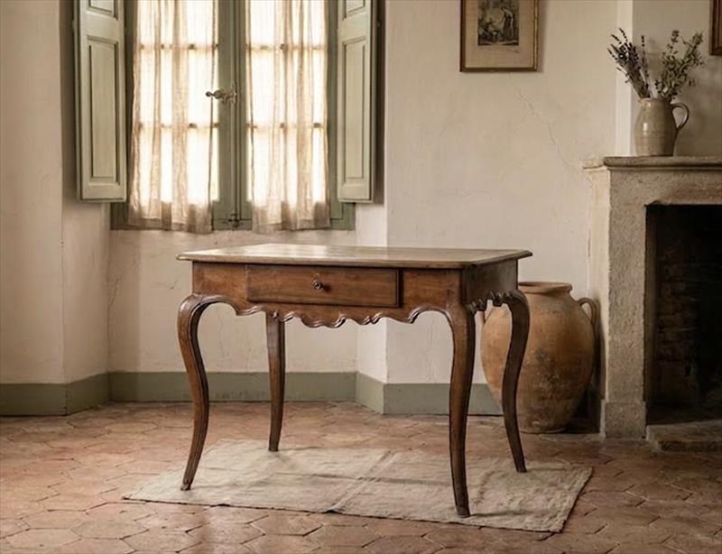 Tavolino provenzale in noce, epoca Luigi XV – proporzioni giuste e patina vera