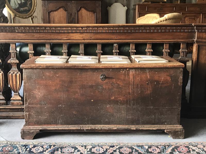 18th-Century Chest, the Simple Elegance of the Umbrian Countryside