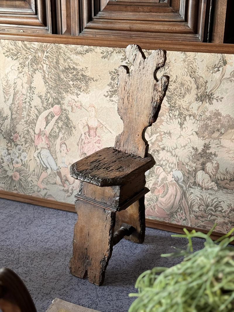 Tuscan Seat, Traces of the Renaissance