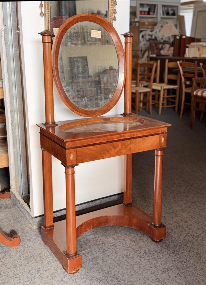 Antique vanities and ladies’ dressing tables 