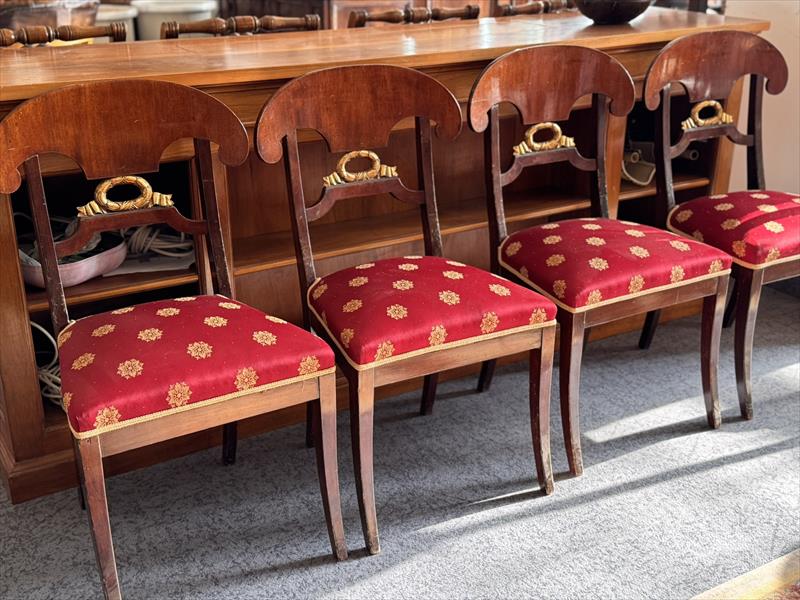 Quattro sedie del primo ottocento, eleganza neoclassica