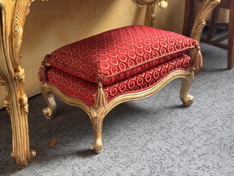 Poggiapiedi Louis-Philippe – Frammento di lusso domestico