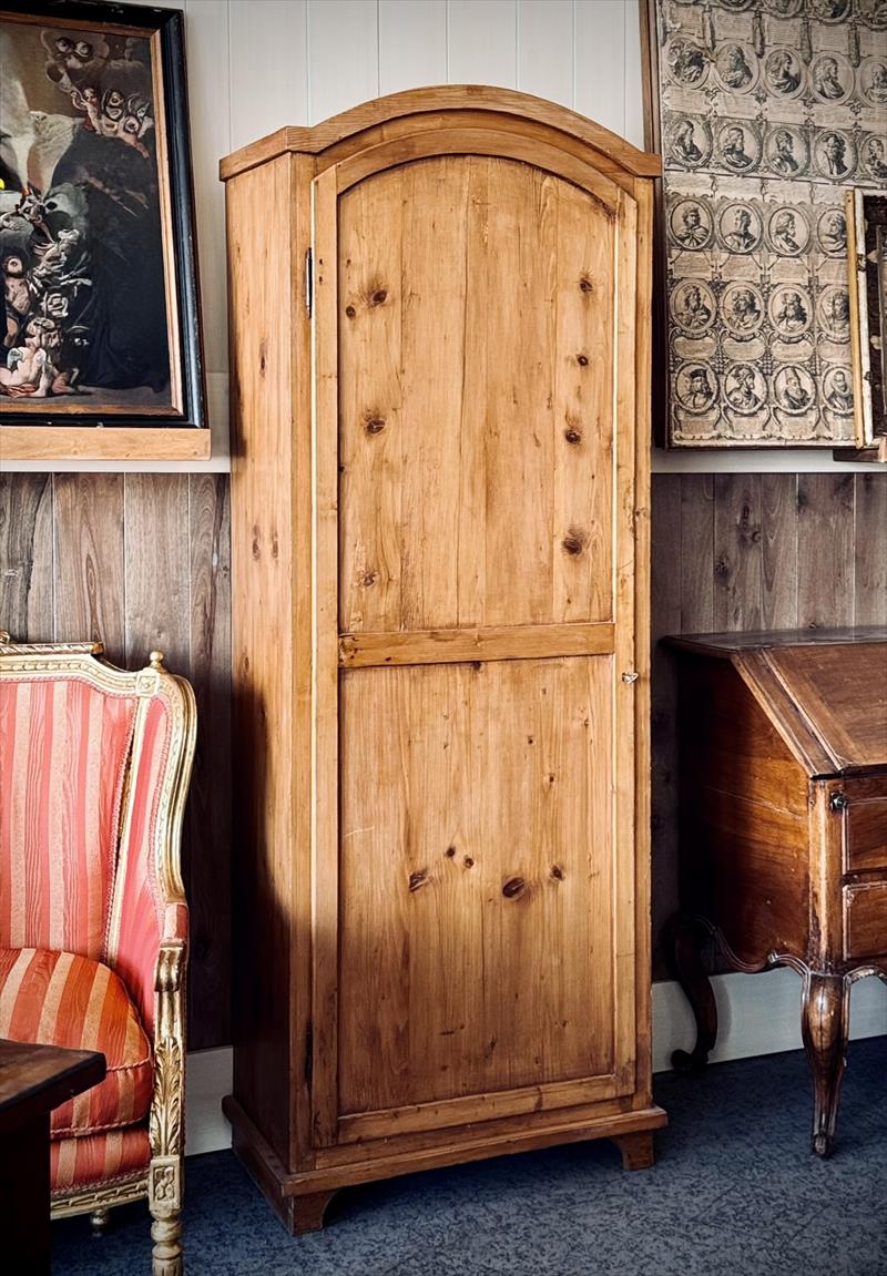 Stipetto marchigiano, fine '700, in pino