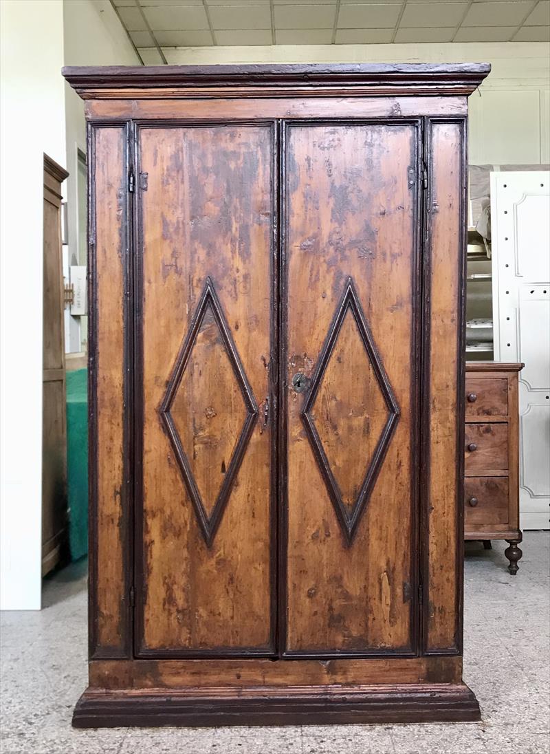 Stipo umbro del '600 con losanghe a rombo