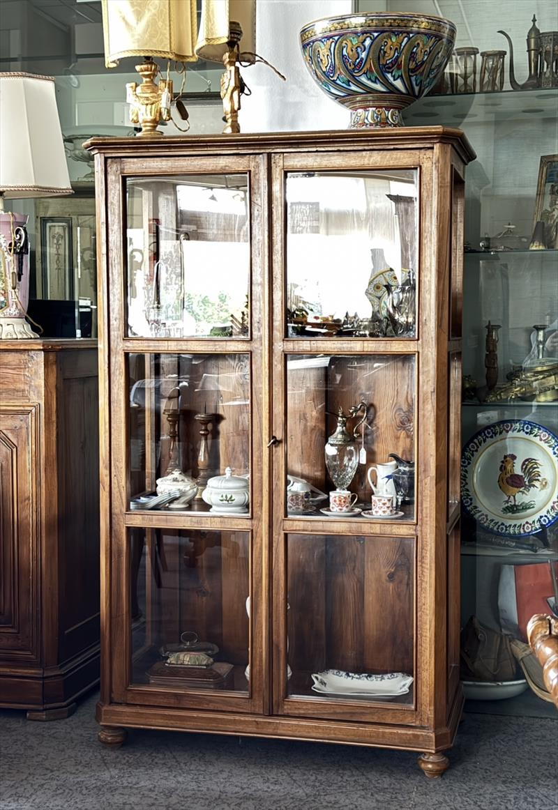 Vetrina Primi '800 lastronata in noce