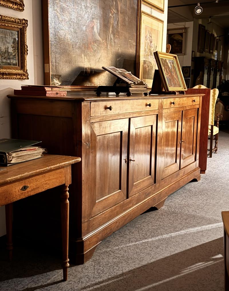 Credenza Luigi Filippo, eleganza sobria